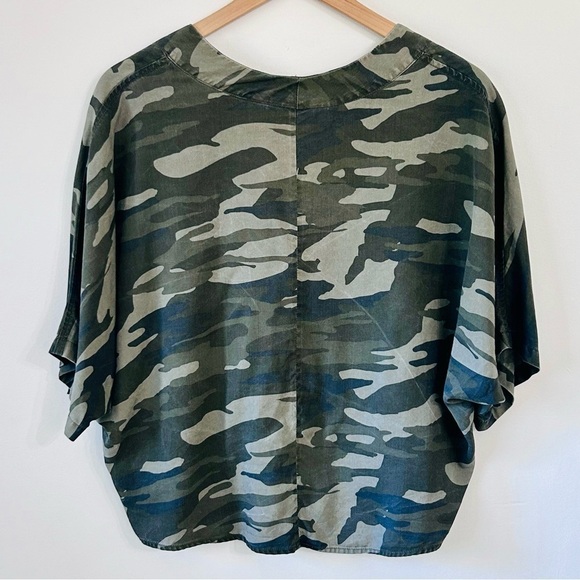 Express Camouflage Button Up Tie Front Blouse Top Size XS Worn design V neck - Picture 4 of 5